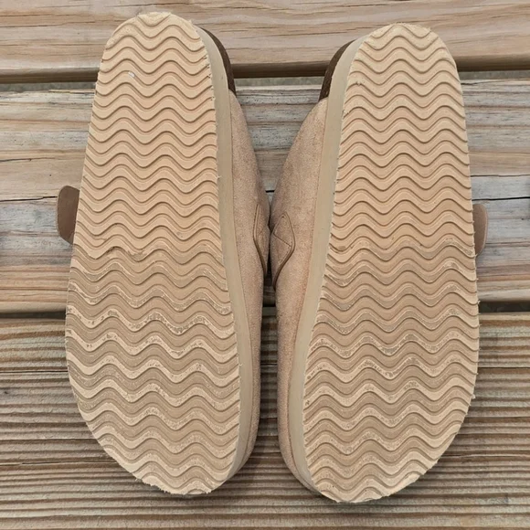 Size 8.5 Women's Madden Girl Tan Slip-On Clogs - Picture 4 of 5